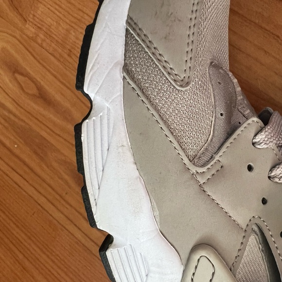 Nike - Picture 4 of 4